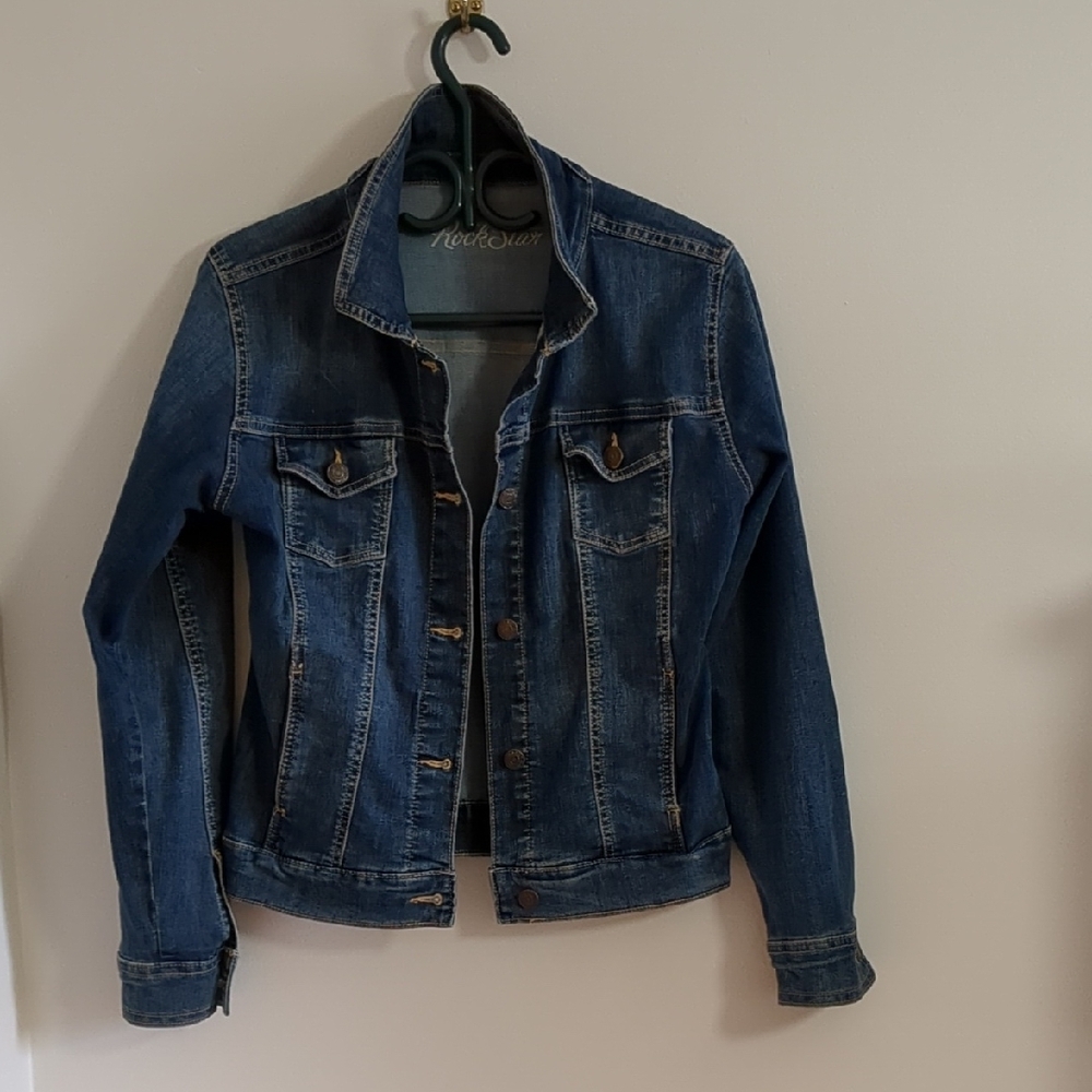 3 / 40$ Blue Jean Jacket - Size Medium